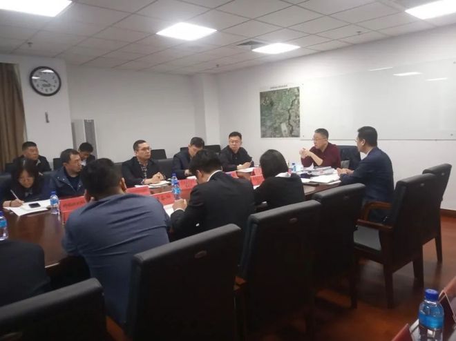 膠州規(guī)劃局召開(kāi)省市重點(diǎn)項(xiàng)目推進(jìn)情況專(zhuān)題分析會(huì)