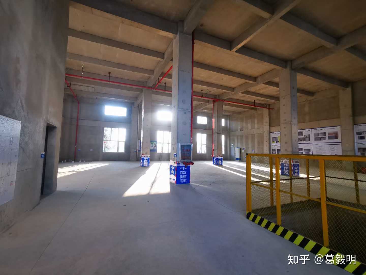 中南高科廣東肇慶端州標(biāo)準(zhǔn)廠房出售，另有工業(yè)用地可定制廠房，可承接新材料、涂料、機(jī)械加工、裝備制造等行業(yè)。